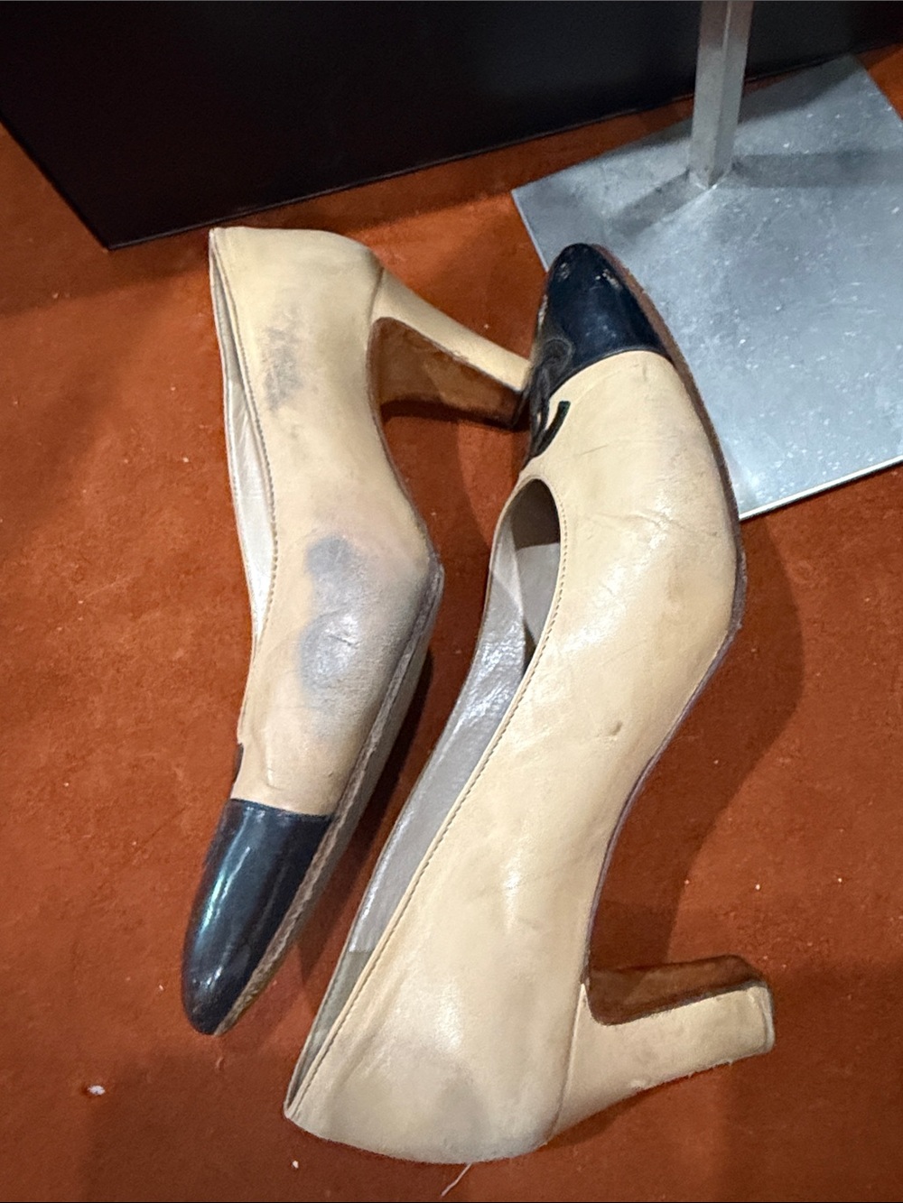 Chanel Vintage iconic signature bi color leather‎ CC heels - Picture 13 of 14
